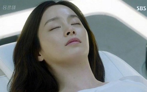 Diễn xuất của Kim Tae Hee gây tranh cãi trong “Yong Bal“. Ảnh: Chụp màn hình
