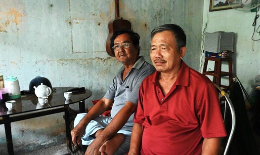 Ông Lâm Thiện Tất (phải) và ông Trương Văn Long đã đấu tranh chống tham nhũng xảy ra tại Cty TNHH MTV Công trình đô thị Mỹ Tho. Ảnh: Thành Nhân