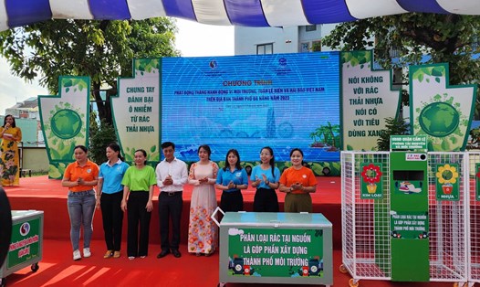 Đà Nẵng nhận hỗ trợ trang thiết bị phân loại rác 400 triệu đồng. Ảnh: Thuỳ Trang