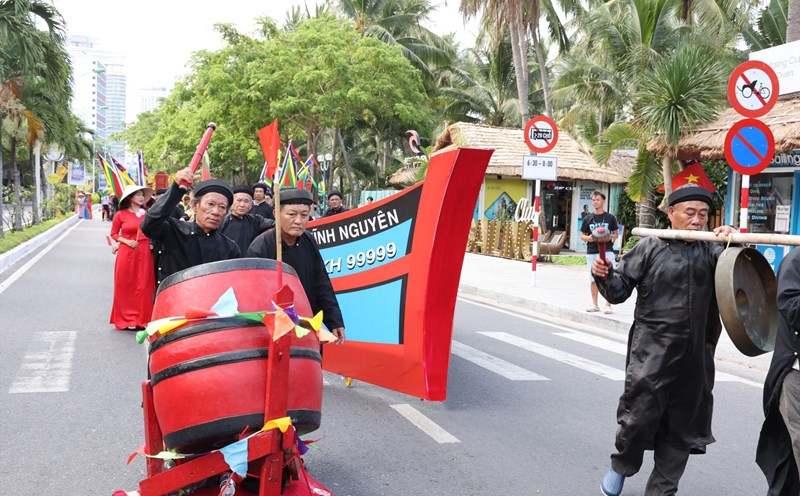 Lễ hội cầu ngư được tái hiện tại Festival biển Nha Trang. Ảnh: Phương Linh