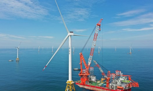 Tuabin gió ngoài khơi công suất lớn nhất thế giới của Tập đoàn Tam Hiệp vừa được lắp đặt thành công. Ảnh: Xinhua