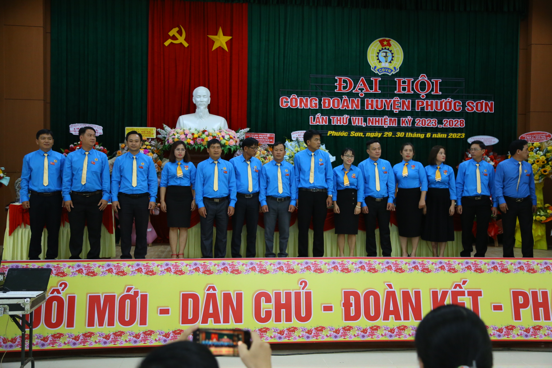 Ban chấp hành Liên đoàn Lao động huyện Phước Sơn nhiệm kì 2023 - 2028 ra mắt đại hội. Ảnh: Văn Trực