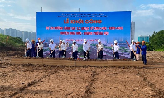 Hoài Đức khởi công dự án đường Vành đai 3,5. Ảnh: Hanoi.gov