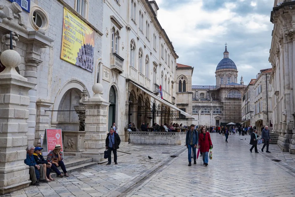 Tình trạng tiếng ồn gia tăng ở Châu Âu và thành phố Dubrovnik cũng bị ảnh hưởng nghiêm trọng. Ảnh: Anadolu Agency