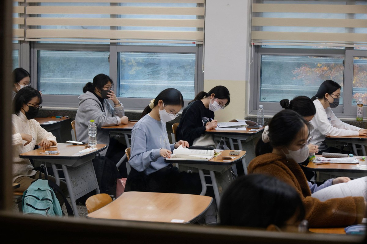 Thí sinh trong kỳ thi Suneung - tuyển sinh đại học của Hàn Quốc năm 2022. Ảnh: AFP
