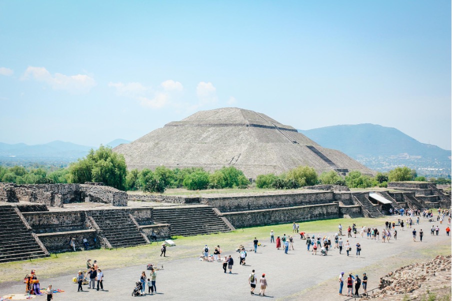 Kim tự tháp Mặt Trời ở thành phố cổ Teotihuacán.