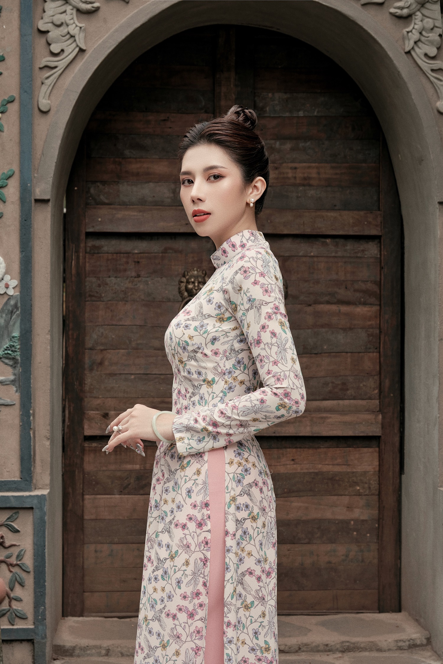 Hoa hậu Dương Yến Nhung luôn quan niệm phụ nữ thành công không chỉ có nhan sắc, có phong cách ăn mặc thời trang mà còn phải là người không ngừng học hỏi và cố gắng trong công việc. Vì thế, thời gian tới, nàng hậu còn có hàng loạt kế hoạch làm việc song song với trau dồi kỹ năng.  