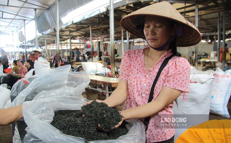 Chợ chè Phúc Xuân trở thành điểm đến quen thuộc của những người yêu văn hóa trà. Ảnh: Lam Thanh