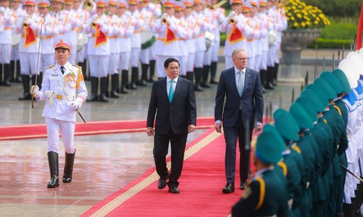 Thủ tướng Phạm Minh Chính chủ trì lễ đón Thủ tướng Australia sáng 4.6 tại Hà Nội. Ảnh: Hải Nguyễn