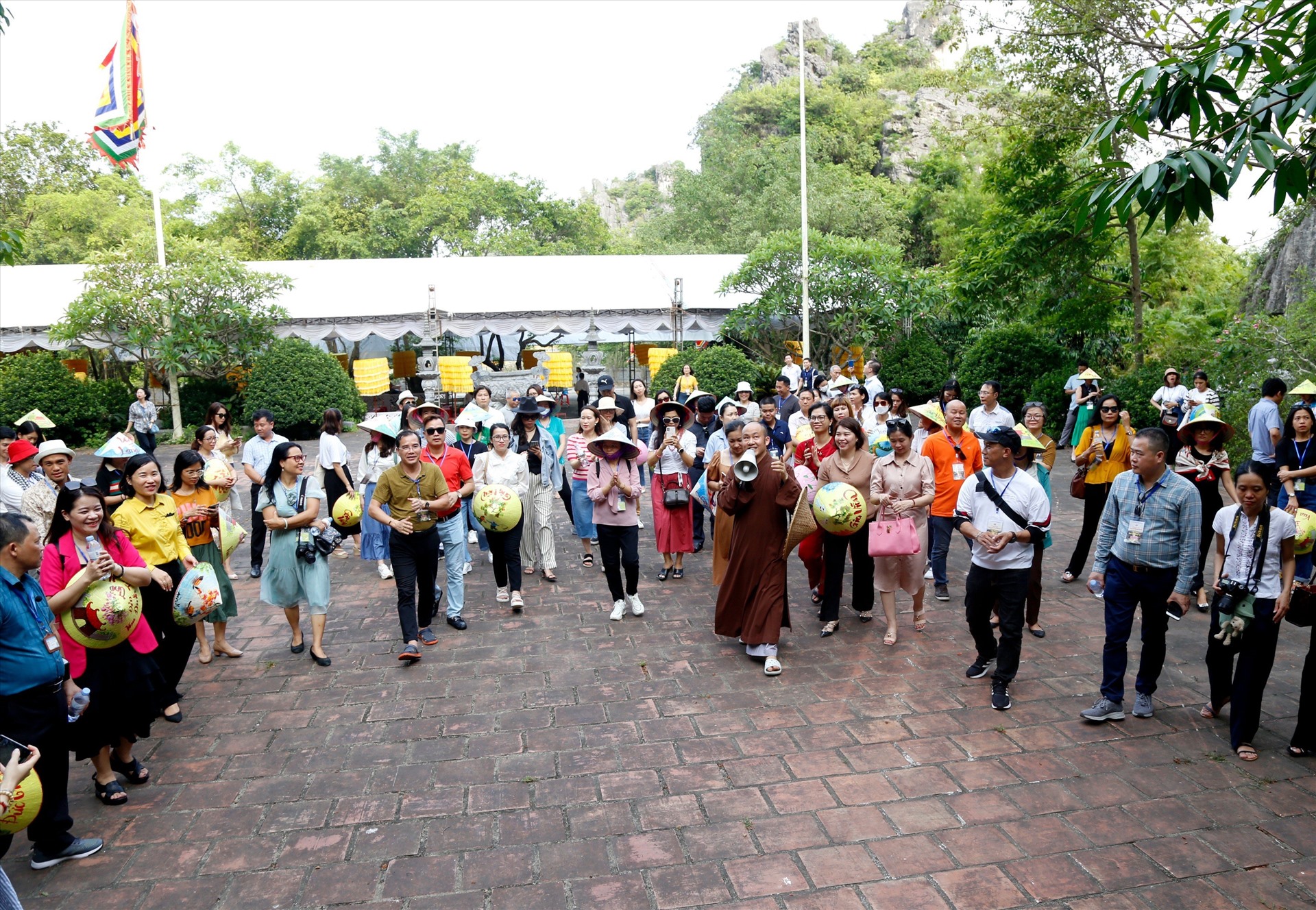 Tuần du lịch Ninh Bình năm 2023, diễn ra từ ngày 27.5 đến 4.6, các khu điểm du lịch trên địa bàn tỉnh Ninh Bình đón gần 18 vạn lượt khách du lịch trong nước và quốc tế. Ảnh: Diệu Anh