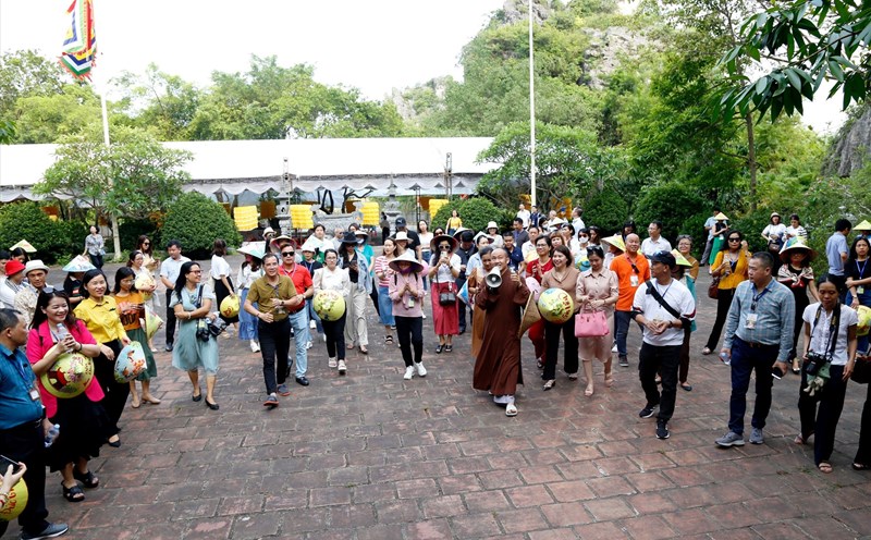 Tuần du lịch Ninh Bình năm 2023, diễn ra từ ngày 27.5 đến 4.6, các khu điểm du lịch trên địa bàn tỉnh Ninh Bình đón gần 18 vạn lượt khách du lịch trong nước và quốc tế. Ảnh: Diệu Anh