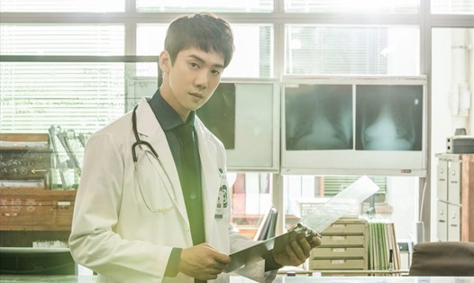 Kang Dong Joo (Yoo Yeon Seok) đóng vai trò quan trọng trong 4 cuối phim Người thầy y đức 3. Ảnh: Nhà sản xuất SBS