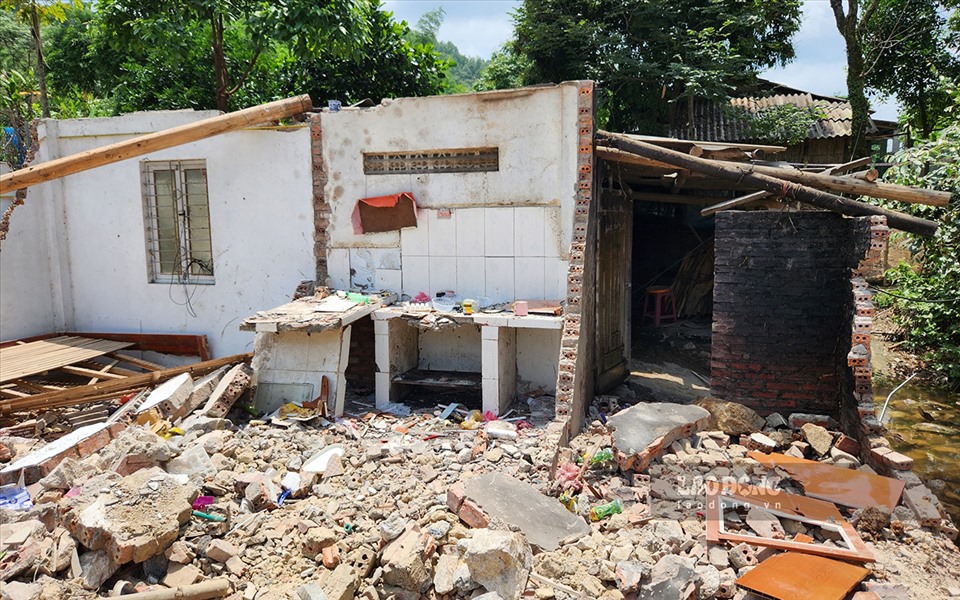 Các bị can trong vụ sập bờ kè khiến 3 mẹ con ở Cao Bằng tử vong đã bị khởi tố, bắt tạm giam. Ảnh: Tân Văn.
