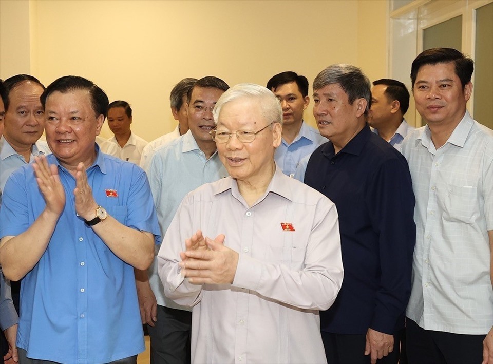 Tiếp xúc cử tri trước Kì họp thứ 5, Quốc hội khoá XV, Tổng Bí thư Nguyễn Phú Trọng nhấn mạnh: Hiện nay không chỉ phòng, chống tham nhũng mà cả tiêu cực. Ảnh: Doãn Tấn