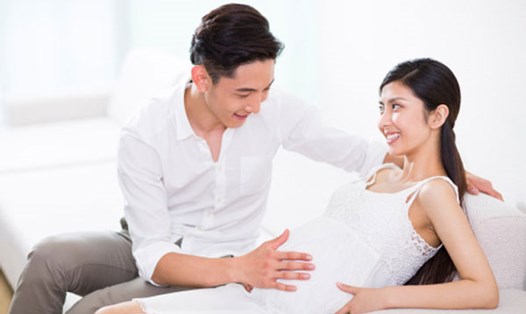 Đàn ông đóng vai trò quan trọng giúp tinh thần vợ thoải mái khi mang thai. Ảnh minh họa: Xinhua