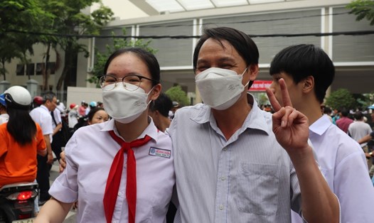 Kết thúc môn thi đầu tiên, nhiều thí sinh ở Đà Nẵng rạng rỡ vì "trúng tủ". Ảnh: Nguyễn Linh