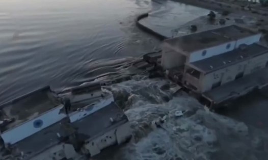 Vỡ đập thủy điện Kakhovskaya ở Kherson. Ảnh: Telegram