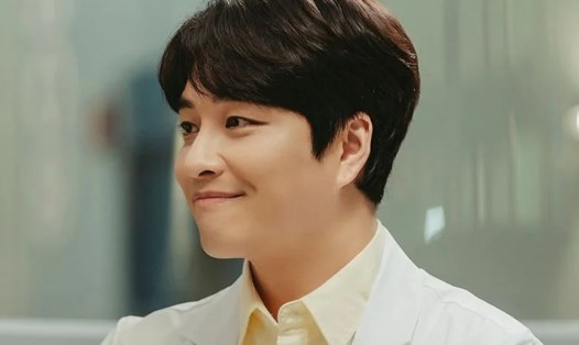 Min Woo Hyuk đóng vai Roy Kim trong phim “Bác sĩ Cha”. Ảnh: Nhà sản xuất JTBC