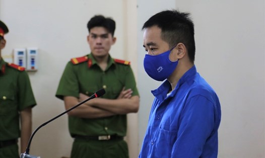 Bị cáo Trần Văn Hội nghe tòa tuyên án. Ảnh: Thành An