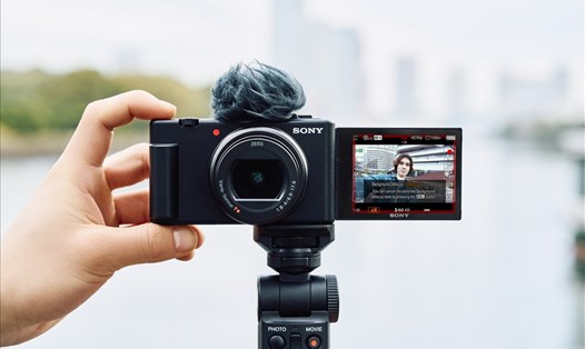 Ống kính ZEISS® Vario-Sonnar T* 18-50mm F1.8-4 , máy ảnh ZV-1 II cho phép nhà sáng tạo nội dung ở mọi cấp độ. Ảnh: Sony Electronics Việt Nam