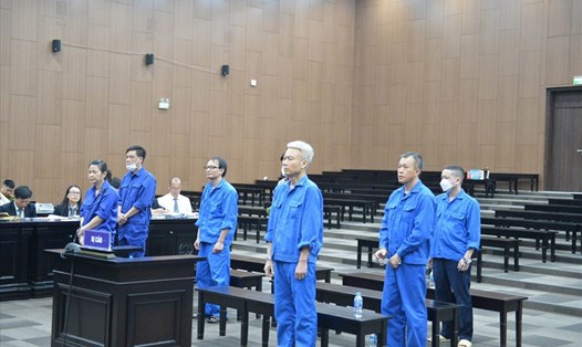 Các bị cáo trong phiên toà xét xử vụ thất thoát gần 240 tỉ đồng xảy ra tại Cienco 1. Ảnh: Quang Việt