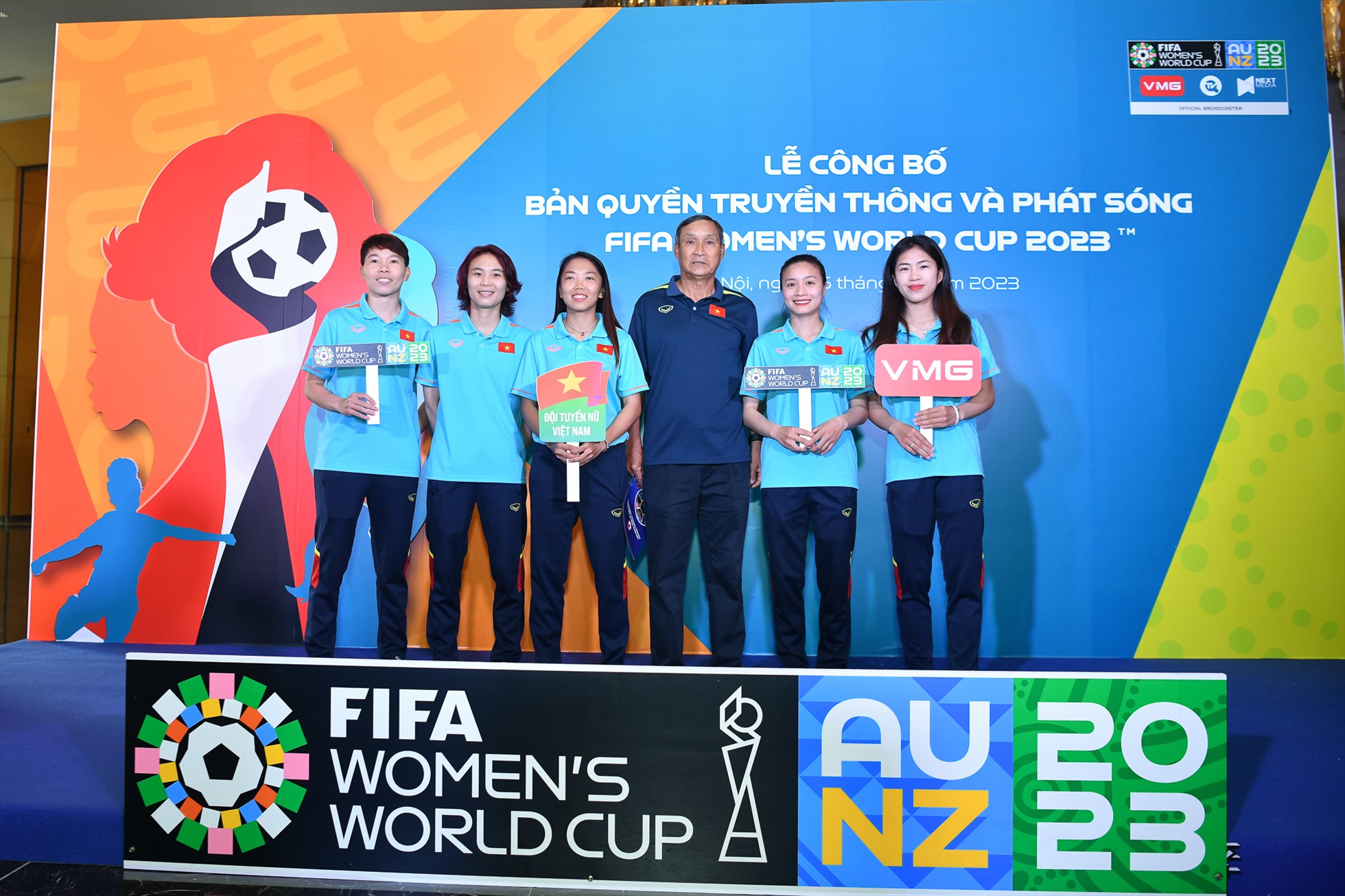 Đội tuyển nữ Việt Nam tại Lễ công bố bản quyền truyền thông và phát sóng vòng chung kết World Cup nữ 2023. Ảnh: Tú Nguyễn