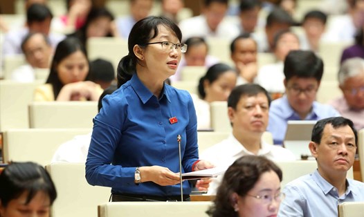 Đại biểu Quốc hội Thành phố Hồ Chí Minh Trần Thị Diệu Thúy đặt câu hỏi chất vấn. Ảnh: TTXVN