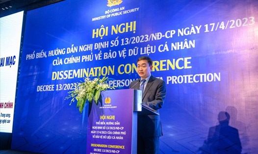 Trung tướng Nguyễn Minh Chính thông tin về thực trạng dữ liệu cá nhân bị mua bán tràn lan, và ý nghĩa của Nghị định 13. Ảnh: Quang Việt