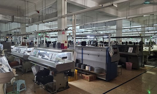 Một doanh nghiệp may tại An Khánh, Hoài Đức, Hà Nội bị hỏng máy dệt, thiệt hại hàng chục triệu đồng vì bị cắt điện đột ngột. Ảnh: Minh Ánh