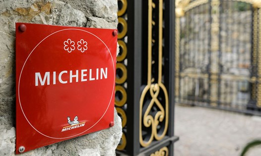 Tấm biển gắn sao Michelin là thứ nhiều đầu bếp ao ước gắn trước cửa nhà hàng của mình. Ảnh: VinePair
