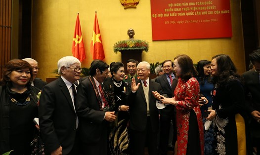 Tổng Bí thư Nguyễn Phú Trọng gặp gỡ các đại biểu tham dự Hội nghị Văn hoá toàn quốc 2021. Ảnh: Hải Nguyễn