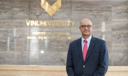 Giáo sư Rohit Verma.