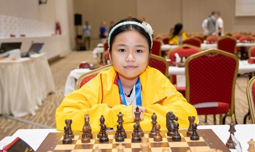 Lê Thái Hoàng Ánh đoạt 1 trong 3 huy chương vàng cho tuyển cờ vua Việt Nam, ở lứa tuổi U12 nữ. Ảnh: Lâm Minh Châu