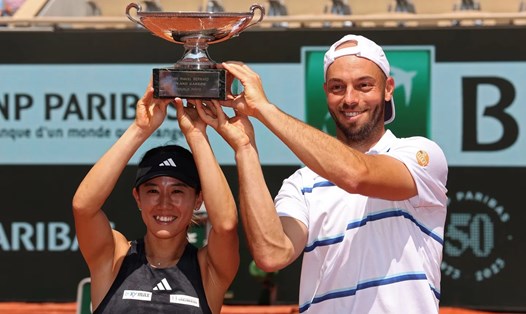Miyu Kato và Tim Puetz vô địch nội dung đôi nam nữ tại Roland Garros 2023. Ảnh: WTA