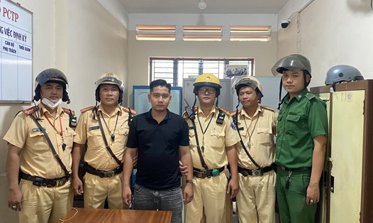Nguyễn Văn Chiến bị Đội CSGT Bình Triệu bắt giữ. Ảnh: Công an cung cấp