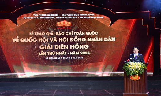 Chủ tịch Quốc hội Vương Đình Huệ phát biểu tại lễ trao Giải Diên Hồng. Ảnh: Hải Nguyễn