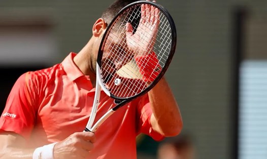 Novak Djokovic giành vé vào chung kết Roland Garros 2023 sau chiến thắng đến dễ dàng một cách bất ngờ trước Carlos Alcaraz. Ảnh: ATP Tour