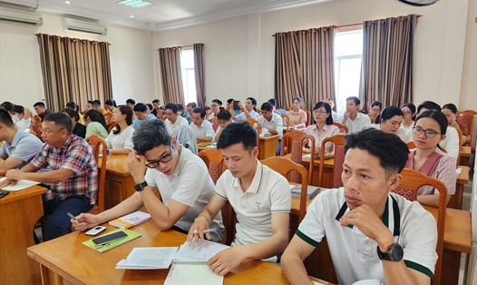 110 đoàn viên công đoàn Khu công nghệ cao và các khu công nghiệp Đà Nẵng tham gia lớp bồi dưỡng đối tượng Đảng. Ảnh: Thùy Trang