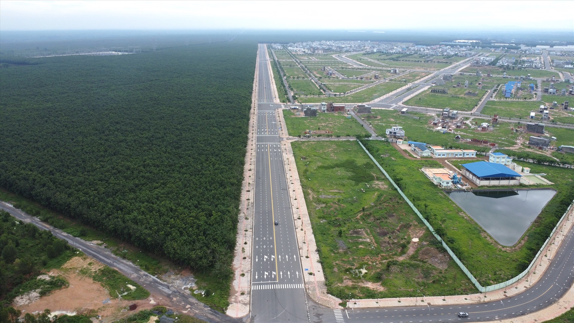 Hiện nay, Đồng Nai đang tiếp tục thực hiện bồi thường, hỗ trợ, di dời người dân ở giai đoạn 1 và giai đoạn 2 của dự án sân bay Long Thành tới khu tái định cư Lộc An - Bình Sơn để an cư, lạc nghiệp.