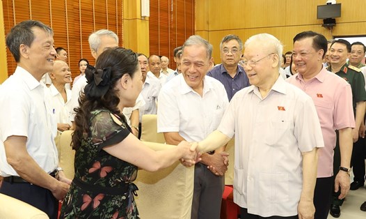 Tổng Bí thư Nguyễn Phú Trọng tiếp xúc cử tri tại Hà Nội. Ảnh: TTXVN