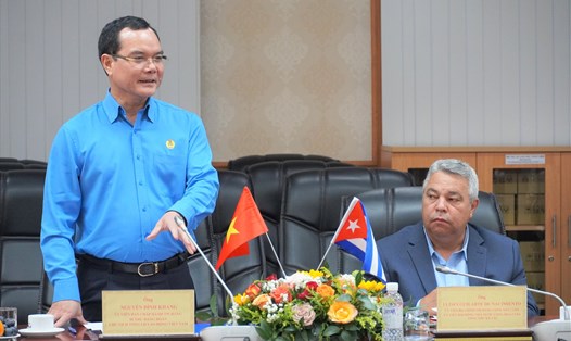 Ông Nguyễn Đình Khang - Chủ tịch Tổng Liên đoàn Lao động Việt Nam phát biểu tại buổi làm việc. Ảnh: Thành An