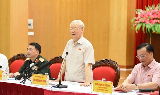Tổng Bí thư Nguyễn Phú Trọng tiếp xúc cử tri tại Hà Nội. Ảnh: Ái Vân