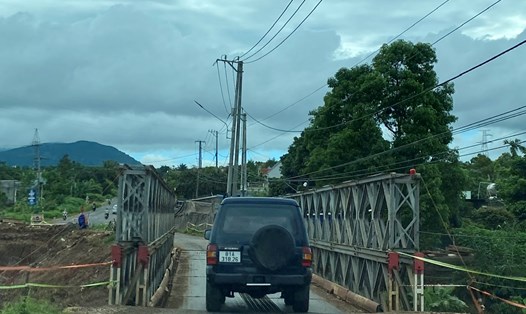 Cầu tạm trên quốc lộ 19 đoạn qua huyện Mang Yang. Ảnh Thanh Tuấn 