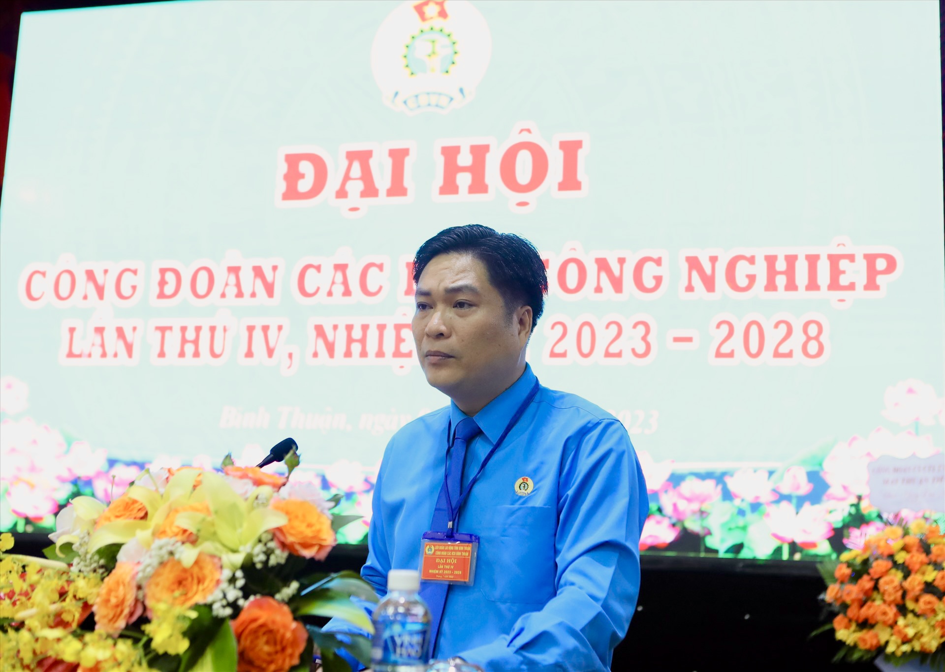 Ông Trần Duy Thanh, Chủ tịch Công đoàn các KCN tỉnh báo cáo tại Đại hội. Ảnh: Duy Tuấn