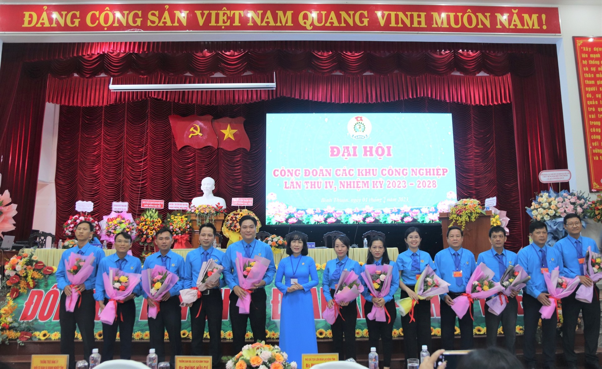  Ban Chấp hành Công đoàn các KCN Bình Thuận lần thứ IV ra mắt Đại hội. Ảnh: Duy Tuấn