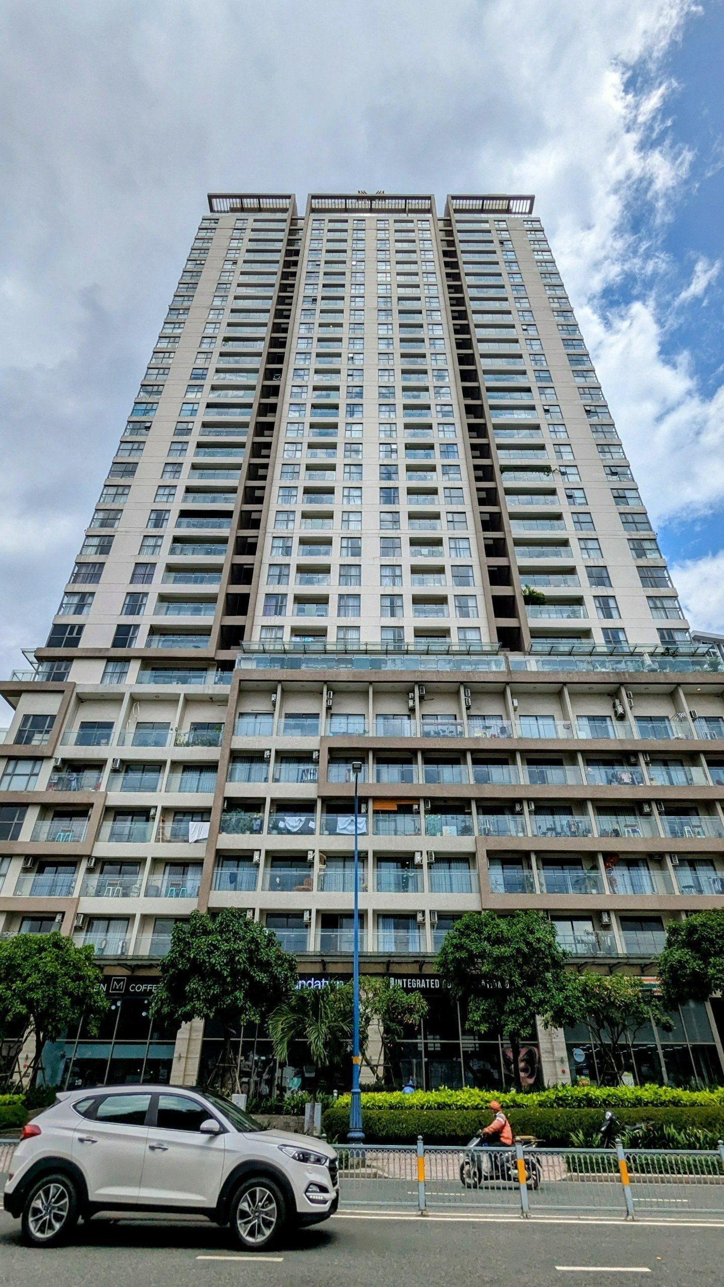 Hiện tòa nhà tháp đôi cao 34 tầng cùng 3 tầng hầm, gồm 650 căn hộ, văn phòng đa năng diện tích 30 - 45m2, shophouse có diện tích 80 - 108m2 hiện đã được hoàn thành, đưa vào sử dụng. Tổng vốn đầu tư xây dựng dự kiến khoảng 2.015 tỉ đồng.  