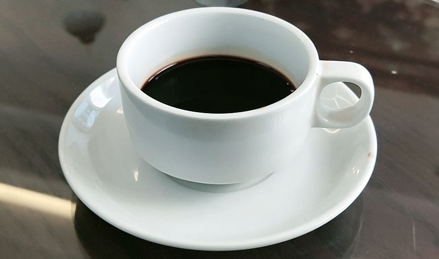 Để cải thiện giấc ngủ, không nên uống cà phê vào buổi tối. Ảnh: Phạm My