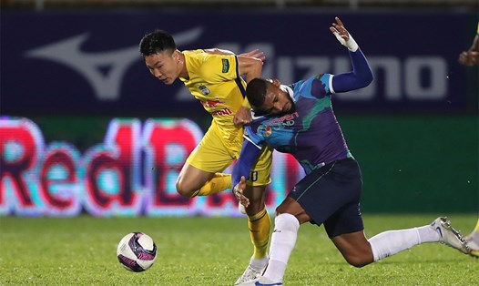 7 trận đấu của vòng 13 V.League 2023 diễn ra lúc 17h00 ngày 2.7, trong đó, Topenland Bình Định và Hoàng Anh Gia Lai cạnh tranh trực tiếp tấm vé vào Top 8. Ảnh: VPF