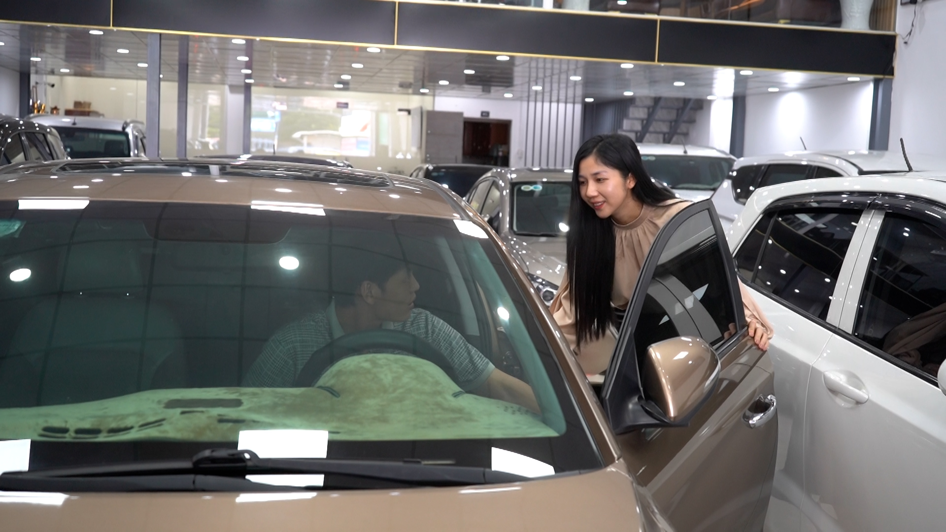 Thị trường ôtô cũ được một số salon nhận định sẽ chỉ sôi động hơn trong 3 tháng cuối năm. Ảnh: Lâm Anh