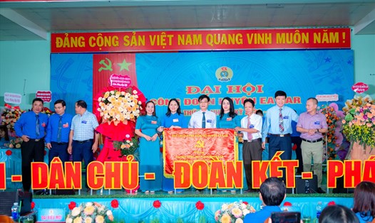 Ban Chấp hành Liên đoàn Lao động huyện Ea Kar nhiệm kỳ 2023 -2028. Ảnh: Nguyễn Vân